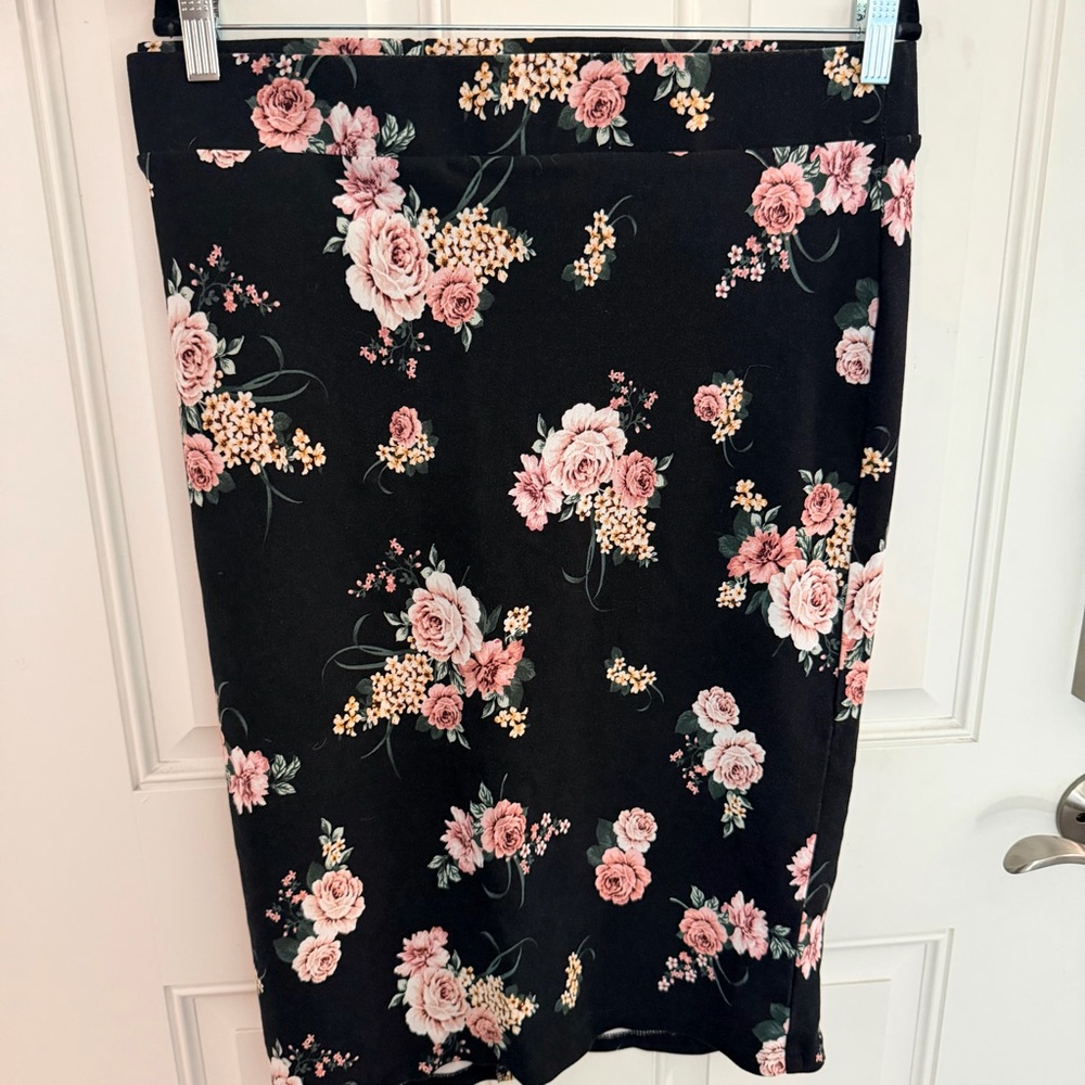 Torrid Skirt 2 | Black Floral Pencil Stretch Midi